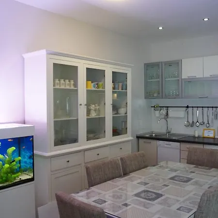 Apartment Mario With Private Parking Makarska