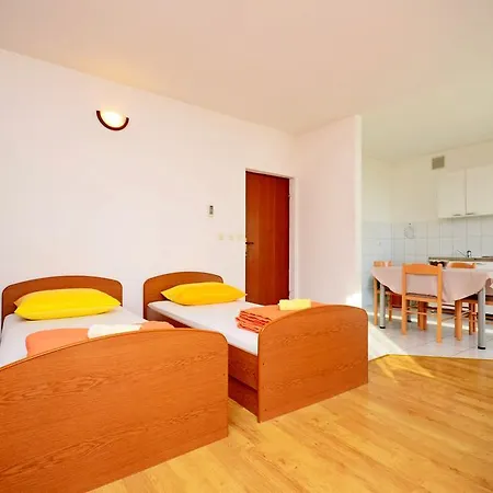 Mario With Private Parking Apartment
