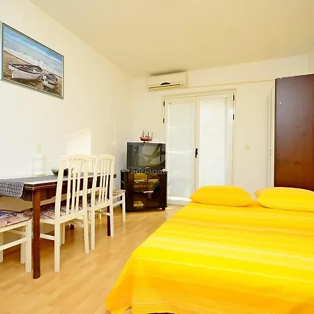 Mario With Private Parking * Makarska