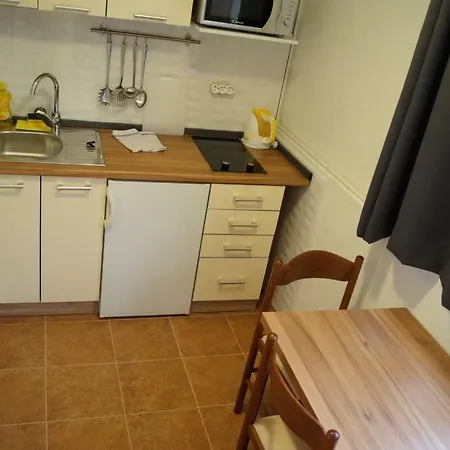 Mario With Private Parking Apartment Makarska