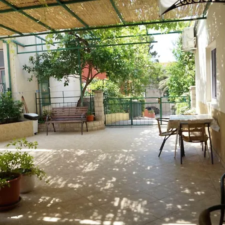 Mario With Private Parking Apartment Makarska