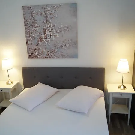 Mario With Private Parking Apartment Makarska