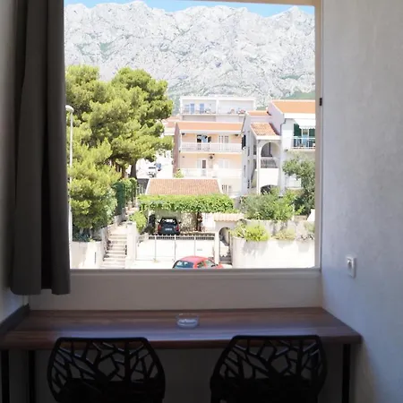 Mario With Private Parking Apartment Makarska