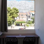 Mario With Private Parking Апартаменты Макарска