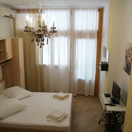 Mario With Private Parking Appartamento Makarska
